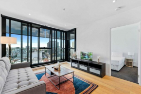 Modern 1BR Apt with Gym Pool & Wifi